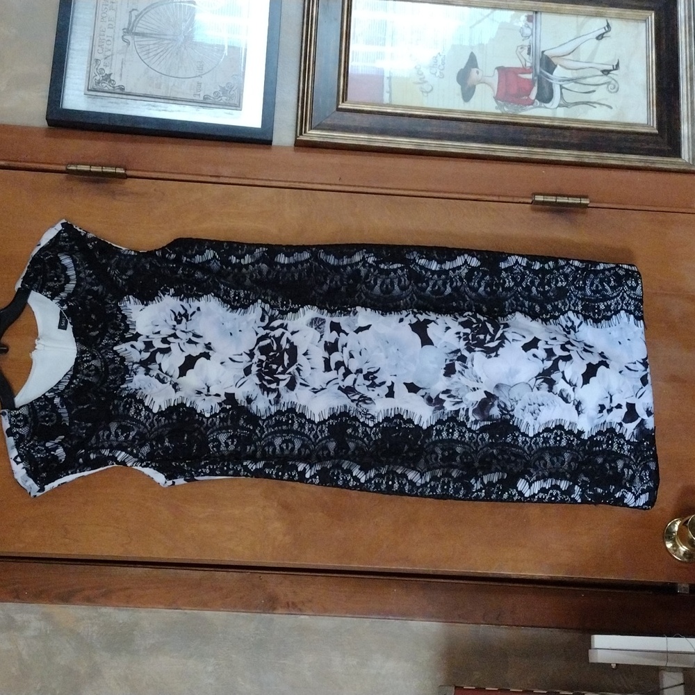 Black and White Lace Dress Sac fifth Avenue O
